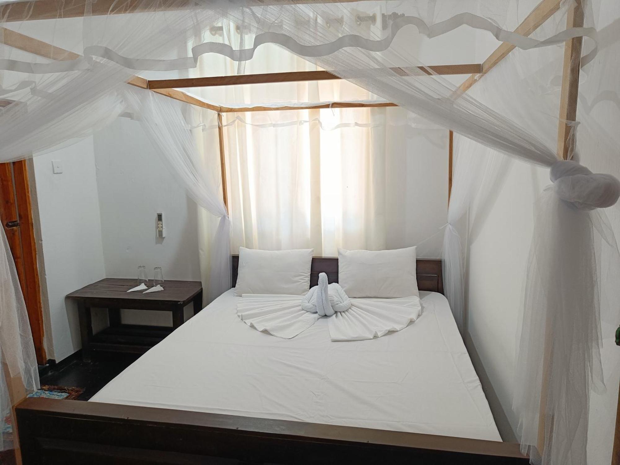 Hotel Kingly Aroma Arugam Bay Pokoj fotografie