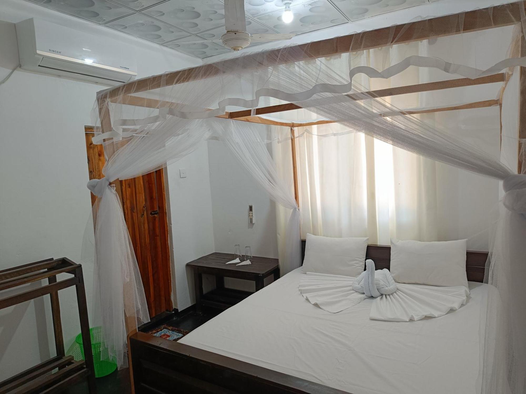 Hotel Kingly Aroma Arugam Bay Pokoj fotografie